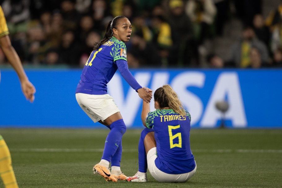 City usa titulares, leva gol no fim e empata último jogo antes do Mundial