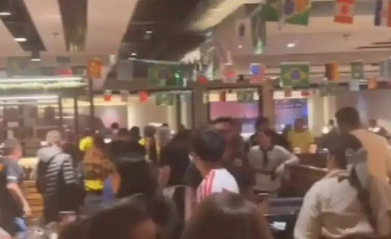 SP: Homem saca arma em restaurante lotado durante jogo do Brasil e causa tumulto