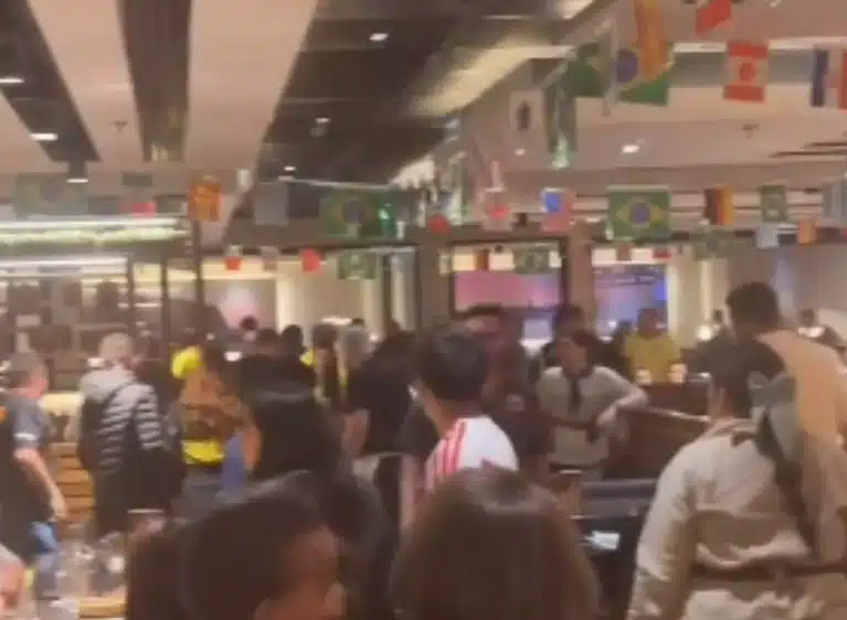 SP: Homem saca arma em restaurante lotado durante jogo do Brasil e causa tumulto