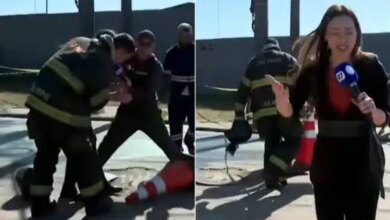 Repórter da RecordTV cai em bueiro durante transmissão ao vivo. Foto: Reprodução de vídeo