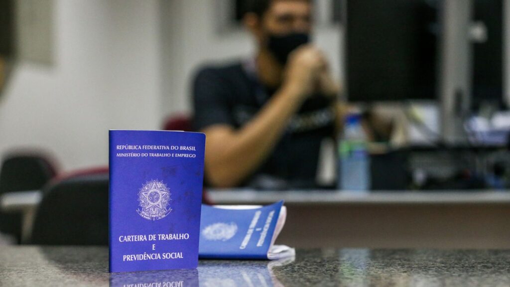 Carteira de Trabalho. Foto: Tânia Rego/Agência Brasil